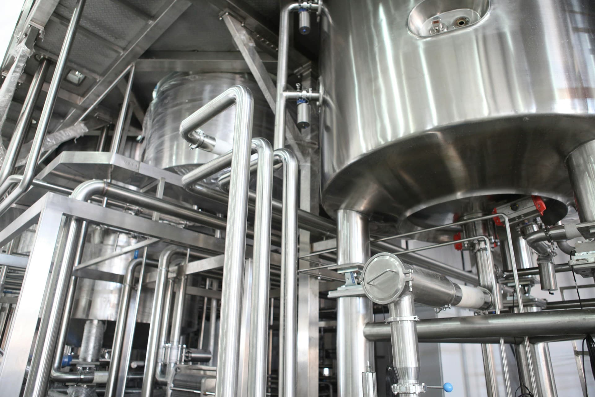 Botanical extraction equipment producing standardised commercial extracts